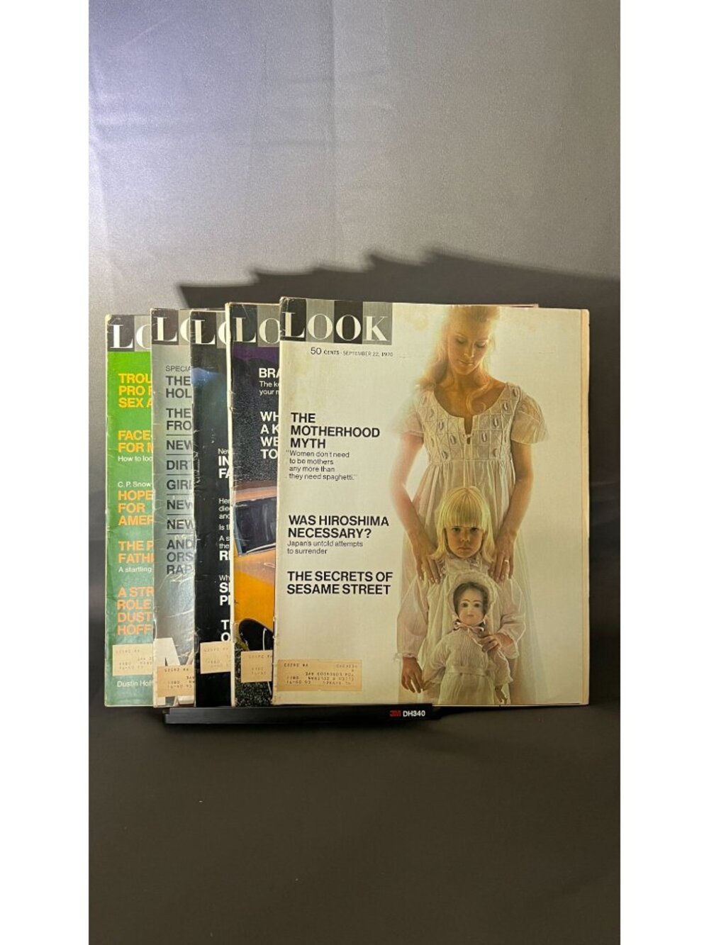 Vintage Look Magazine Lot From 1970